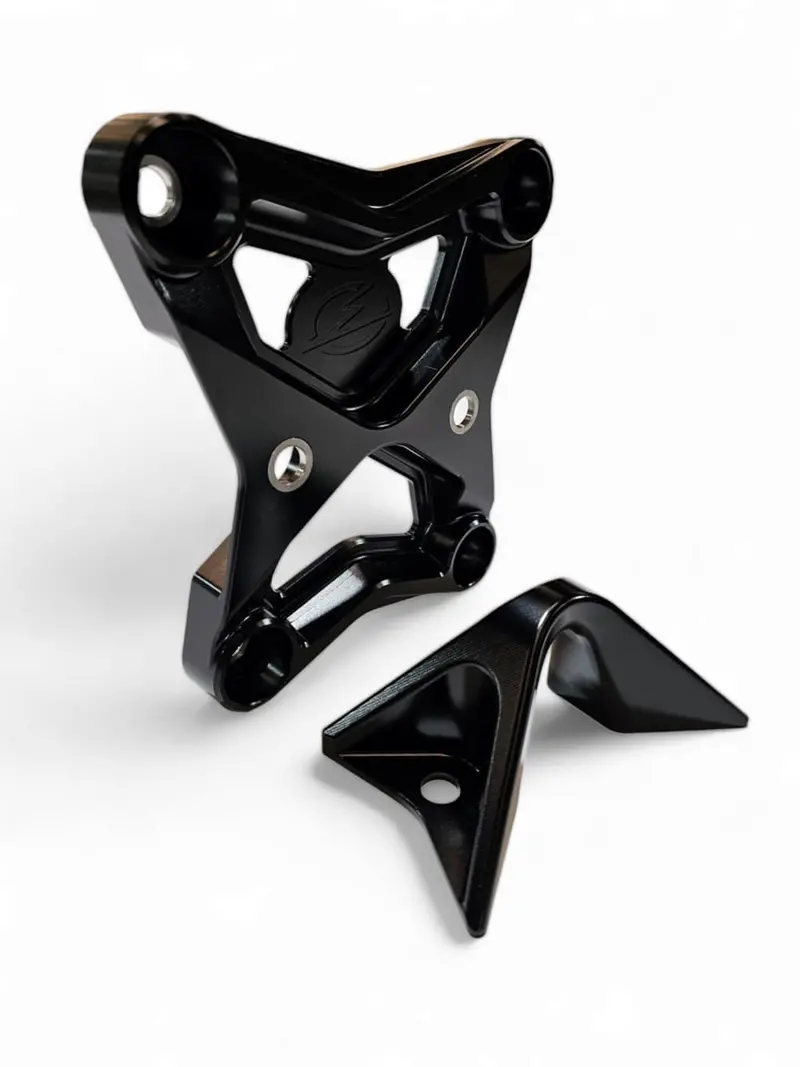 Elektric Offroad '17-'21 Can Am Maverick X3 Radius Rod Plate W/ Tow Hook - Black 1