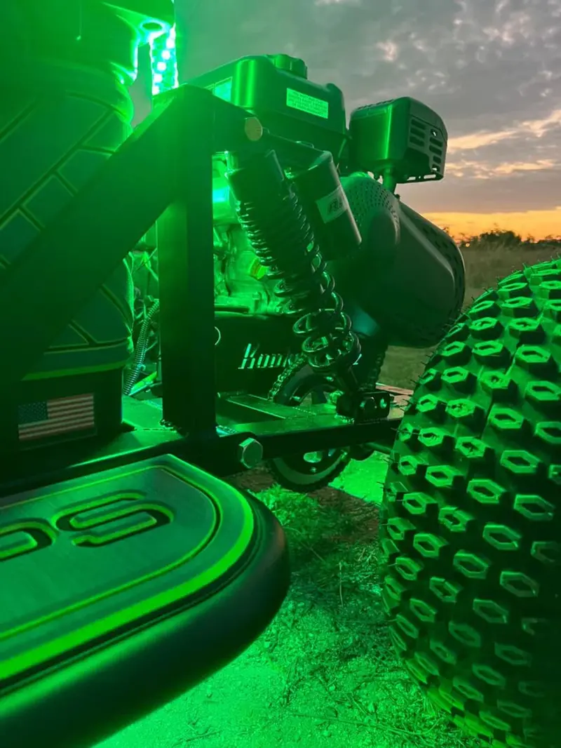 M Whips T2 Rgb Led Rock Light & Mounting Kit - One Piece 1