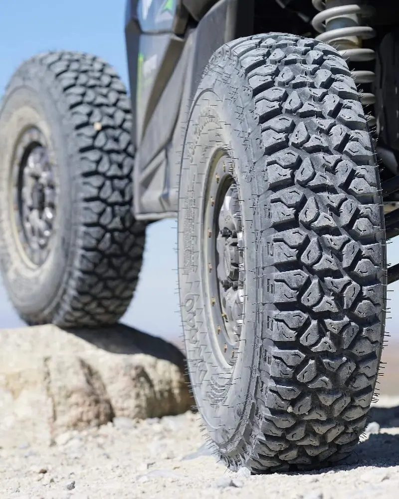 System 3 Matte Black Sb-8 Beadlock 6-Lug & System 3 Dx440 Offroad Wheel & Tire Kit 5