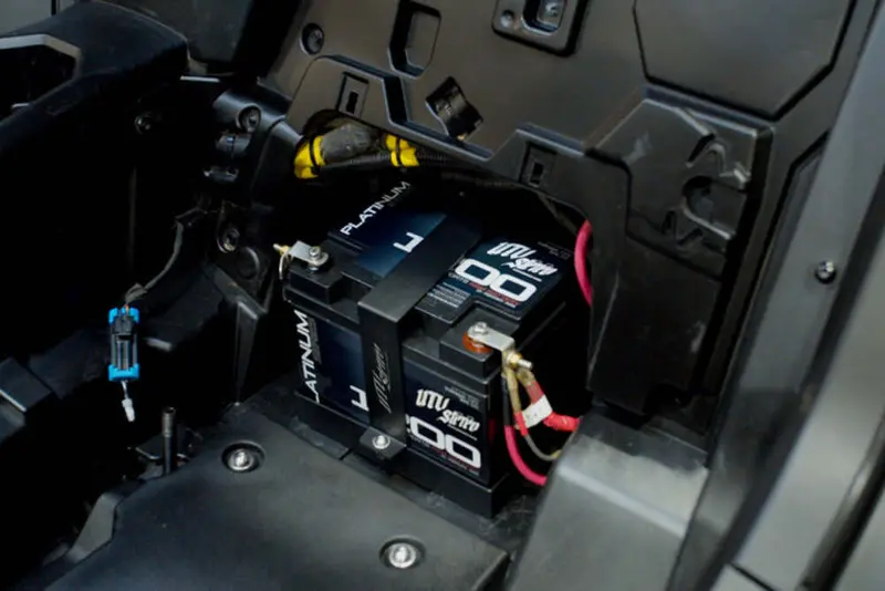 Utv Stereo Can-Am Maverick R Big Battery Kit 1