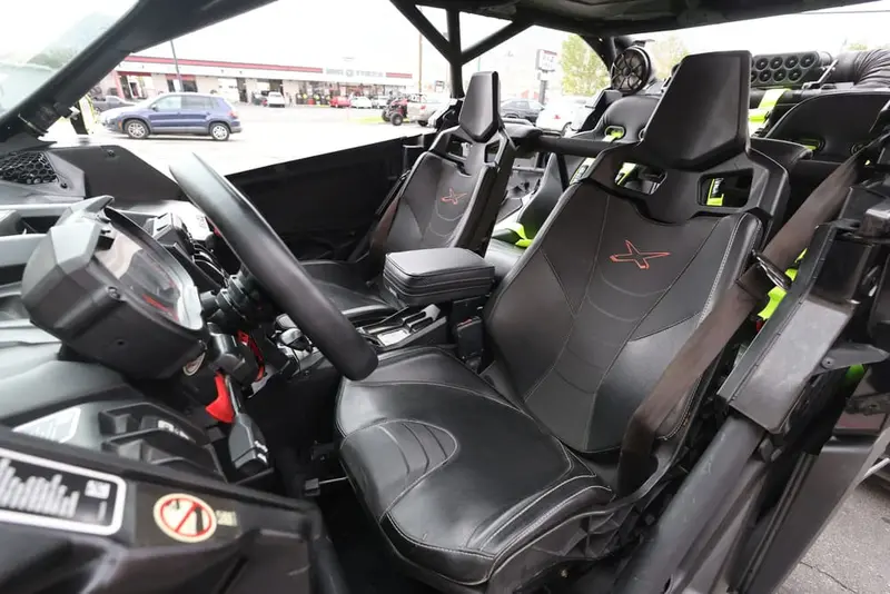 Utvma '17-'24 Can-Am Maverick X3 Max Armrest W/ Bracket 2